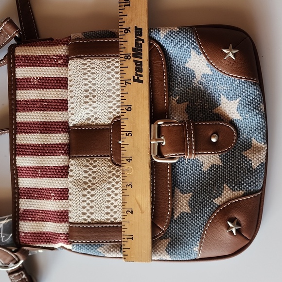 ☆NWT. American Flag Design Crossbody Bag/Purse.☆ - Picture 9 of 9